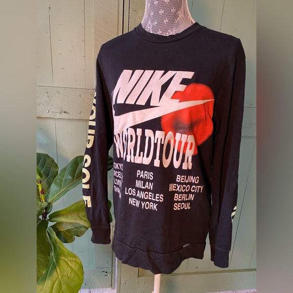 Nike World Tour Long Sleeve Graphic Tee Shirt - Picture 3 of 7